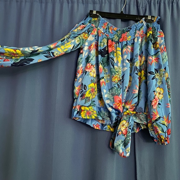 Off the shoulder long sleeve shirt - Picture 3 of 8